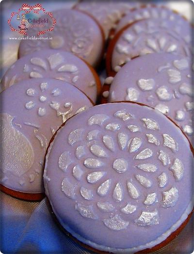 Lilac & Pearl White Cookies - Cake by Agatha Rogowska ( Cakefield Avenue)
