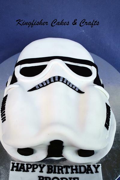 Stormtrooper  - Cake by Kingfisher Cakes and Crafts