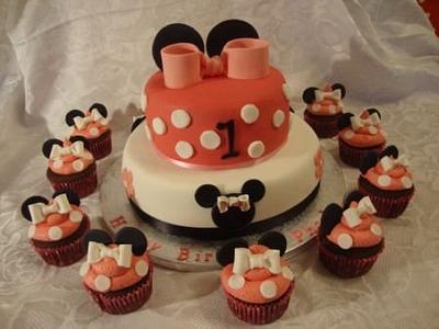Minnie Mouse Cake - Cake by Floriana Reynolds
