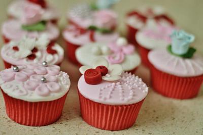 Pretty cupcakes :) - Cake by Sini's Cakery 