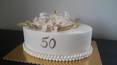 White and gold - Cake by daneta