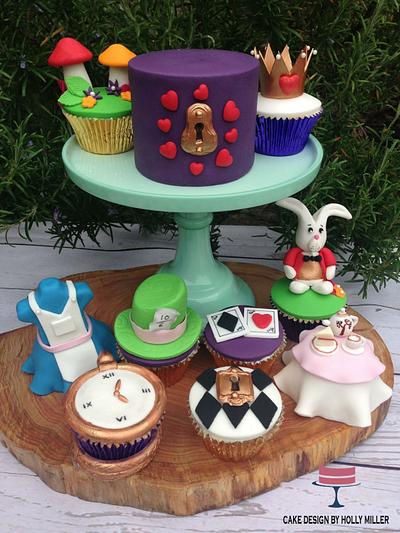 Alice in Wonderland  - Cake by Holly Miller