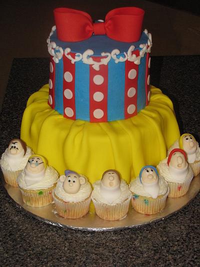 Snow White Cake With Dwarf Cupcakes  - Cake by Deborah