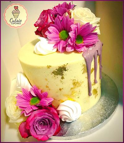 Floral Drip Cake 🌺 - Cake by Cutsie Cupcakes