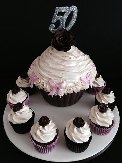 Giant cupcake - Cake by Jackie - The Cupcake Princess