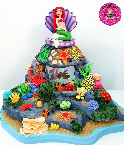 Ariel's Coral Reef (with fish tank!) - Cake by MileBian