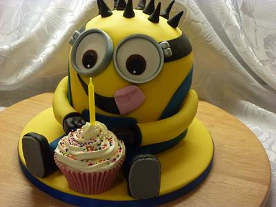 My first Minion Cake - Cake by noswal