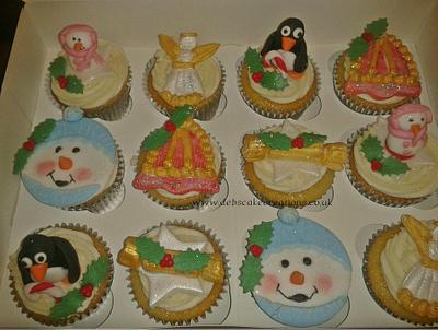 Christmas cupcakes - Cake by debscakecreations