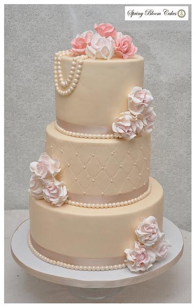 Wedding cake with roses and pearls - Cake by Spring Bloom Cakes