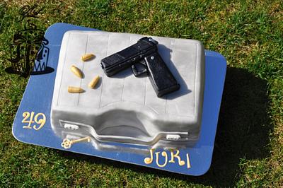Suitcase with gun - Cake by ZuzanaL