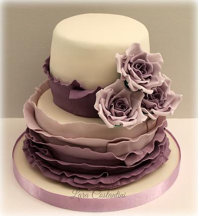 Frill ombre cake and roses - Cake by Lara Costantini