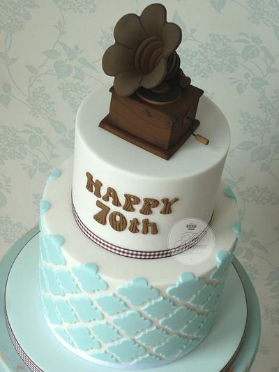 Gramophone birthday cake - Cake by Isabelle Bambridge