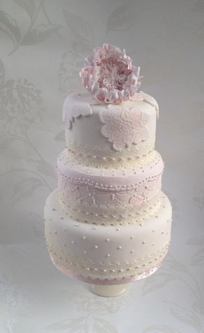 Romantic wedding cake  - Cake by The lemon tree bakery 