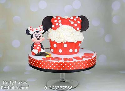 Minnie mouse gaint cupcake - Cake by BettyCakesEbthal 
