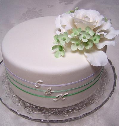White rose wedding cake - Cake by Laelia