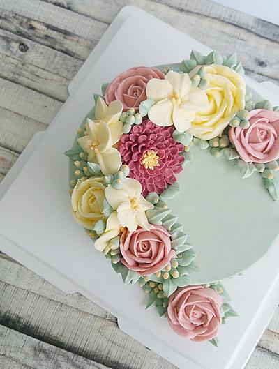 Half wreath buttercream flower cake - Cake by Wendy
