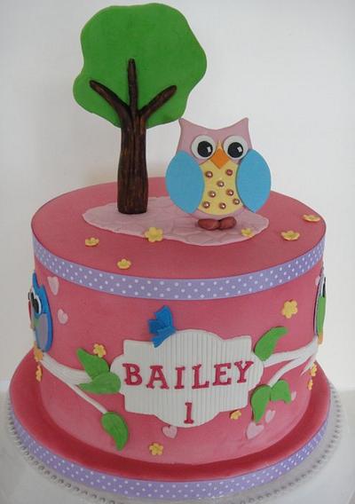 Owl birthday cake - Cake by BEEautiful Cakes
