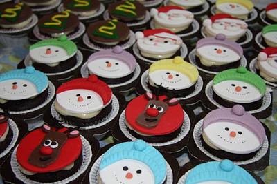 Christmas Cupcakes - Cake by PastaLaVistaCakes
