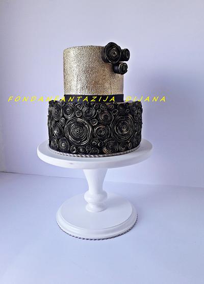 Black and gold ruffle cake - Cake by Fondantfantasy