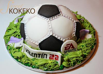 Football Cake - Cake by SweetKOKEKO by Arantxa