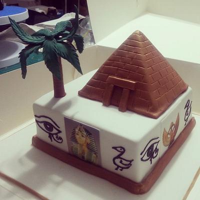 pyramid cake - Cake by Sini's Cakery 