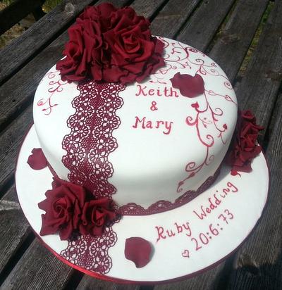 Ruby Wedding - Cake by Môn Cottage Cupcakes