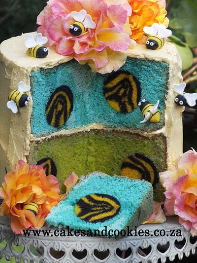 Bees Inside My Cakes - Cake by Terry