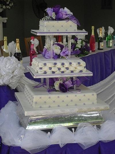 Tufted billow wedding cake - Cake by SerwaPona