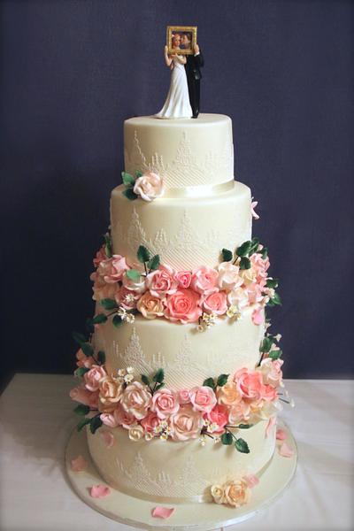 Rose wedding cake - Cake by Veronica22