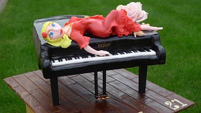  LADY ON THE PIANO - Cake by Lucie