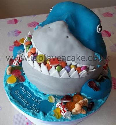 Ahhh it's a Shark!! - Cake by IDoLoveaCake