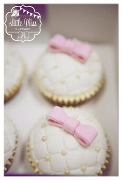 Bow and Pearl cupcakes - Cake by Little Miss Cupcake