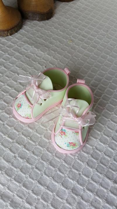 Baby Booties  - Cake by Sweet Creations