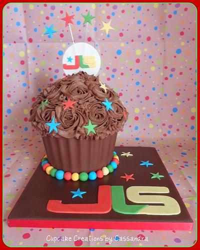 JLS Giant Cupcake - Cake by Cupcakecreations