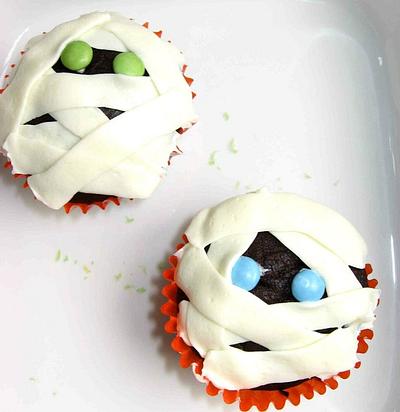 Halloween mummy cupcakes - Cake by miettes