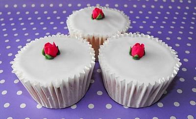 Rose bud Cupcakes - Cake by Melissa's Cupcakes