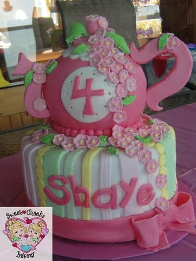 Shaye's Teapot - Cake by Jenny