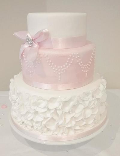 Pretty in pink - Cake by Brooke