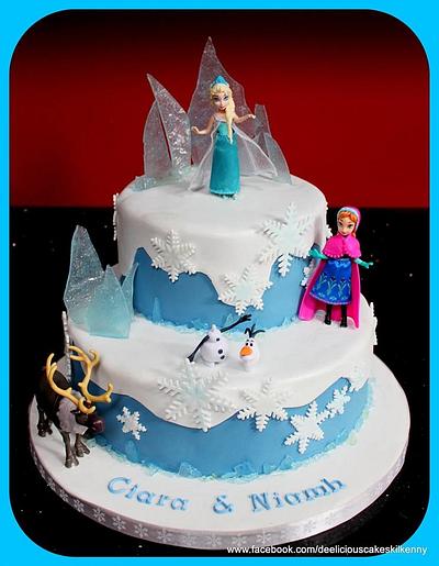 Frozen - Cake by Deelicious Cakes