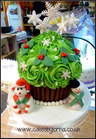 Giant Christmas Cupcake - Cake by Cakes by Lorna