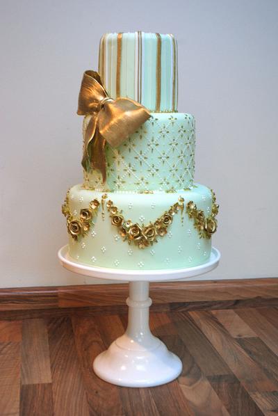 Green and Gold - Cake by Hannah Wiltshire