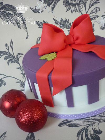 Christmas Gift Box Cake - Cake by Isabelle Bambridge