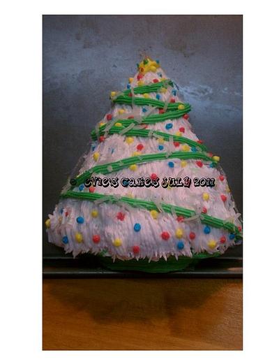 Xmas Tree Cake - Cake by BlueFairyConfections