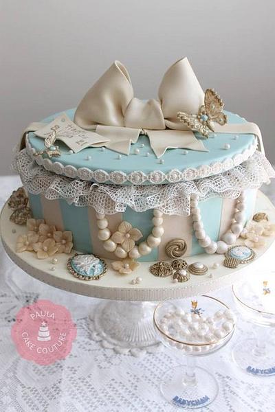 Vintage Blue Hat Box - Cake by Paulacakecouture