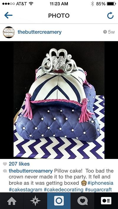 Pillow cake with Crown - Cake by The Buttercreamery
