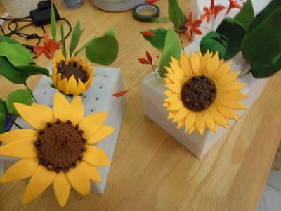 Sunflowers & filler flowers - Cake by JudeCreations