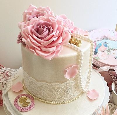 Vintage Pearl Beauty - Cake by Shafaq's Bake House