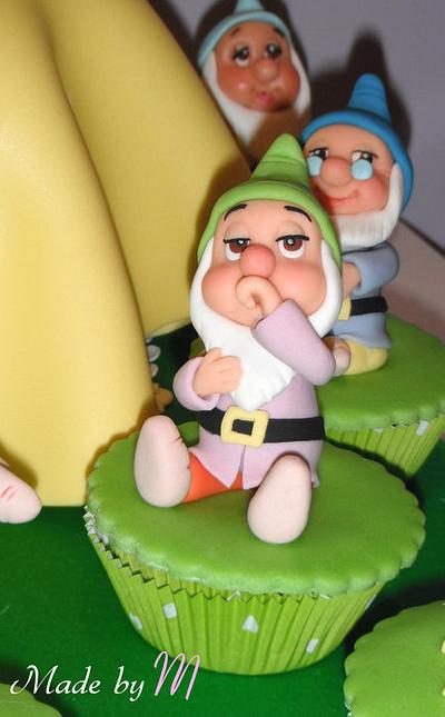 Snow White and the 7 Dwarfs - Cake by Made by M