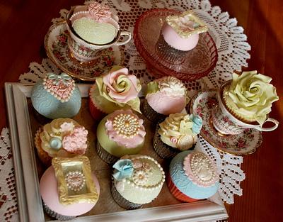 Vintage wedding cupcakes - Cake by CupcakesbyLouise