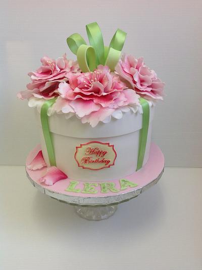 Cake present with flowers - Cake by Mirela